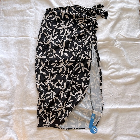 NWT McKayla Leafy Tie-Waisted Sarong, size Medium - Picture 7 of 12